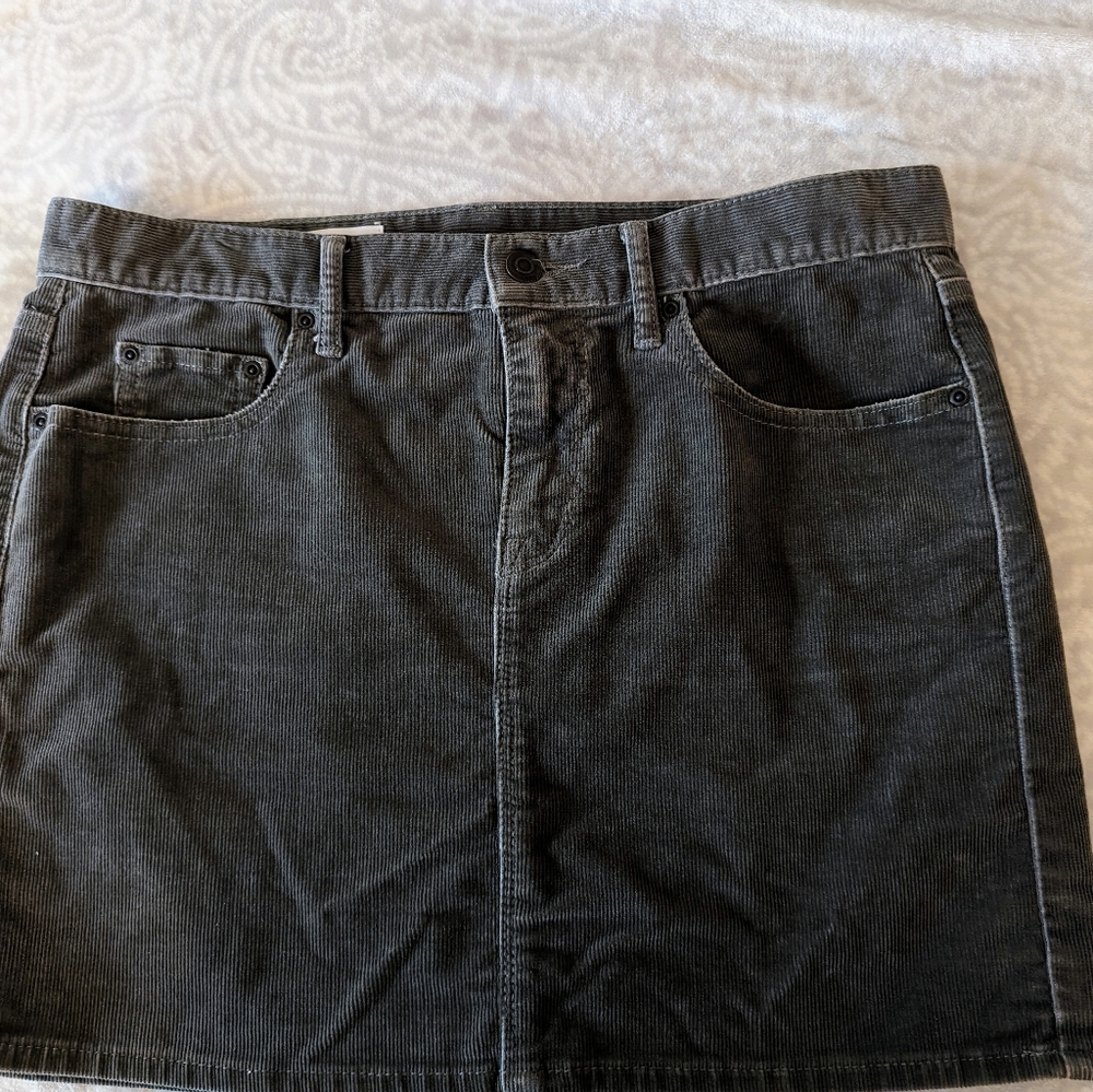 Gap. Size 27/4. Mini Skirt